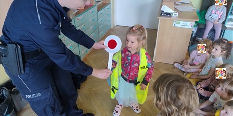 Powiększ grafikę: zawod-policjant-643225.jpg