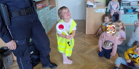 Powiększ grafikę: zawod-policjant-643231.jpg