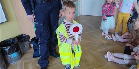 Powiększ grafikę: zawod-policjant-643232.jpg