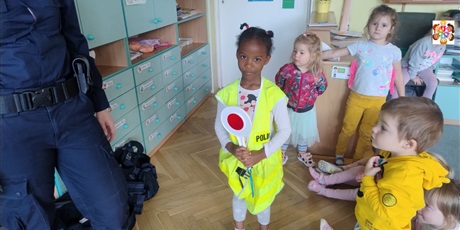 Powiększ grafikę: zawod-policjant-643233.jpg