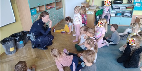 Powiększ grafikę: zawod-policjant-643237.jpg