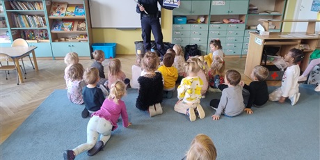 Powiększ grafikę: zawod-policjant-643238.jpg