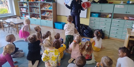 Powiększ grafikę: zawod-policjant-643239.jpg