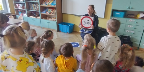 Powiększ grafikę: zawod-policjant-643241.jpg