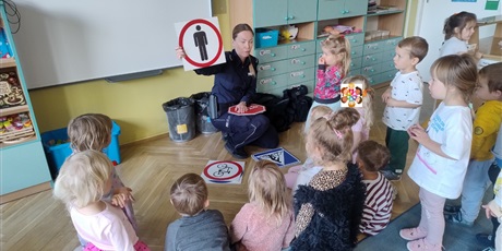 Powiększ grafikę: zawod-policjant-643242.jpg