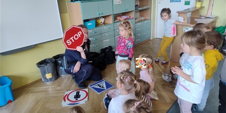 Powiększ grafikę: zawod-policjant-643243.jpg