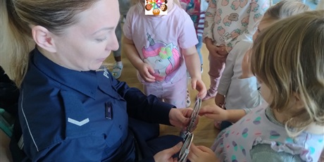 Powiększ grafikę: zawod-policjant-643246.jpg