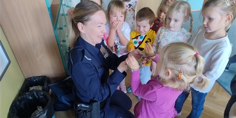 Powiększ grafikę: zawod-policjant-643248.jpg