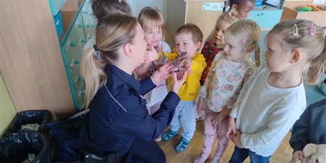 Powiększ grafikę: zawod-policjant-643249.jpg