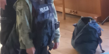 Powiększ grafikę: zawod-policjant-643266.jpg