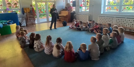 Powiększ grafikę: zawod-policjant-643268.jpg