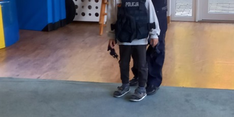 Powiększ grafikę: zawod-policjant-643269.jpg