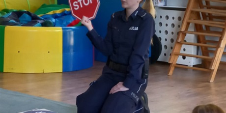 Powiększ grafikę: zawod-policjant-643271.jpg