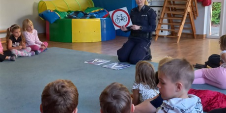 Powiększ grafikę: zawod-policjant-643272.jpg