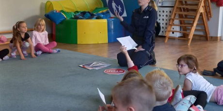 Powiększ grafikę: zawod-policjant-643273.jpg