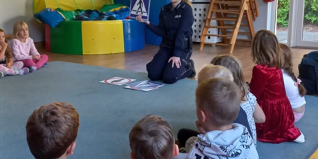 Powiększ grafikę: zawod-policjant-643274.jpg