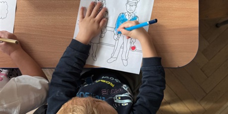 Powiększ grafikę: zawod-policjant-643275.jpg