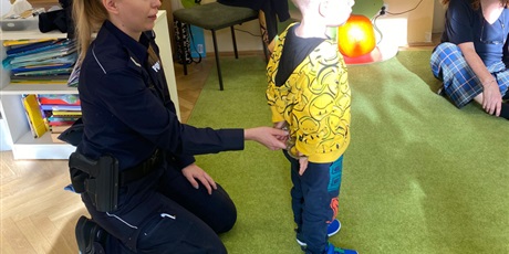 Powiększ grafikę: zawod-policjant-644347.jpg