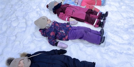 Powiększ grafikę: zimowe-zabawy-669742.jpg