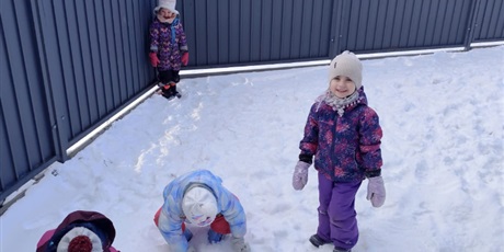 Powiększ grafikę: zimowe-zabawy-669744.jpg