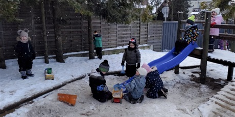 Powiększ grafikę: zimowe-zabawy-669746.jpg