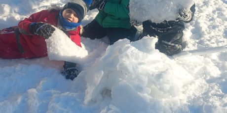 Powiększ grafikę: zimowe-zabawy-670621.jpg