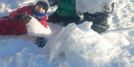 Powiększ grafikę: zimowe-zabawy-670622.jpg