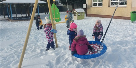 Powiększ grafikę: zimowe-zabawy-670810.jpg